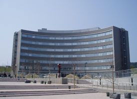 九州大学比文・言文研究教育棟